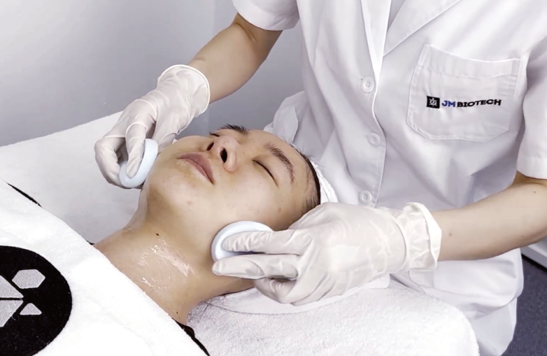 removal of dr mal cleanser from face after pdt therapy for acne treatment